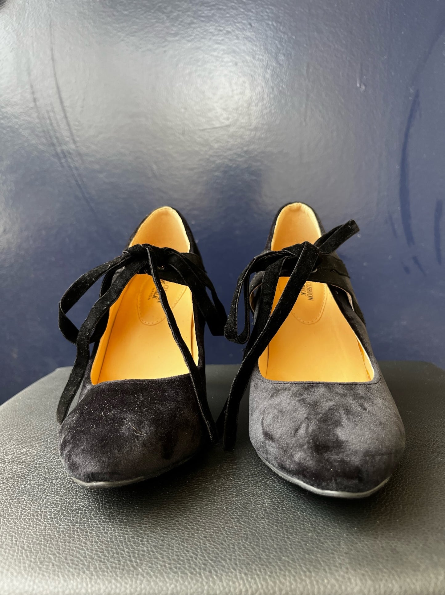 Vintage Bow Velvet Heel