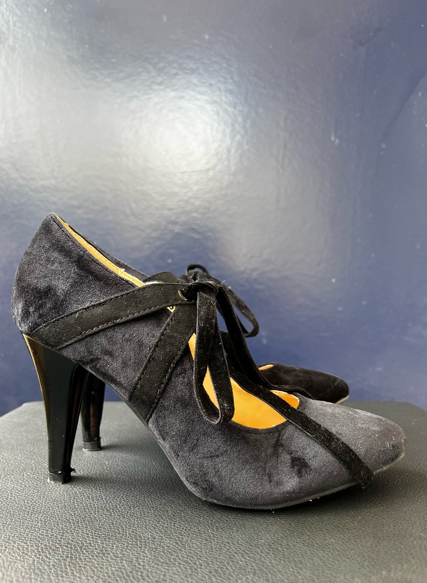 Vintage Bow Velvet Heel