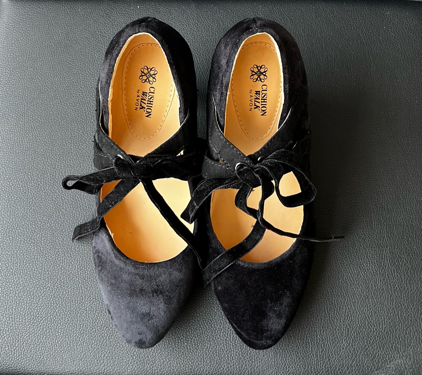 Vintage Bow Velvet Heel