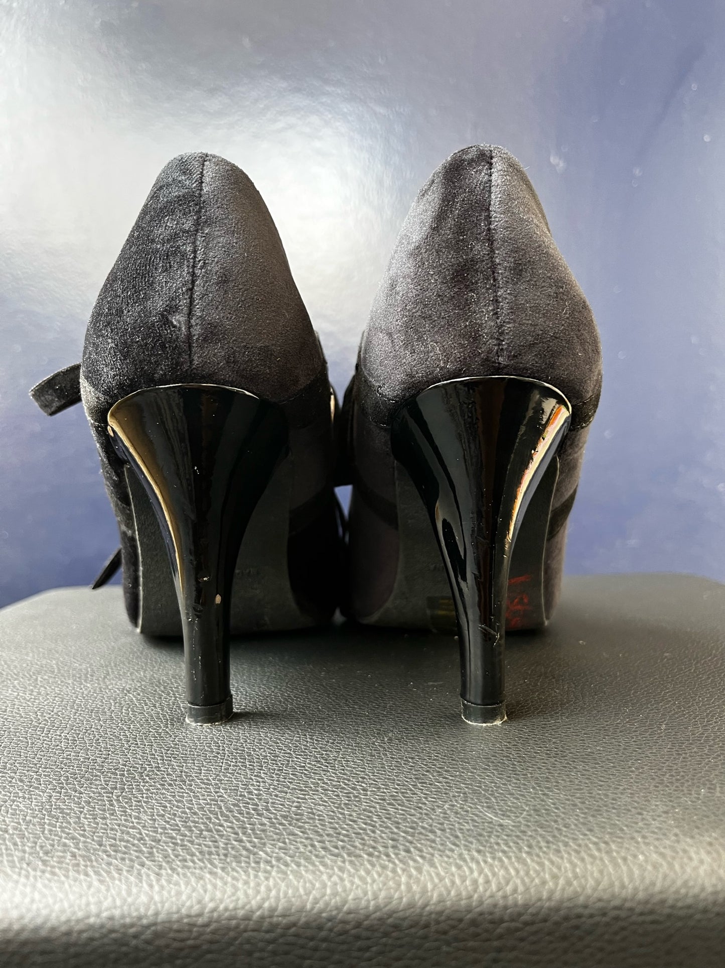 Vintage Bow Velvet Heel