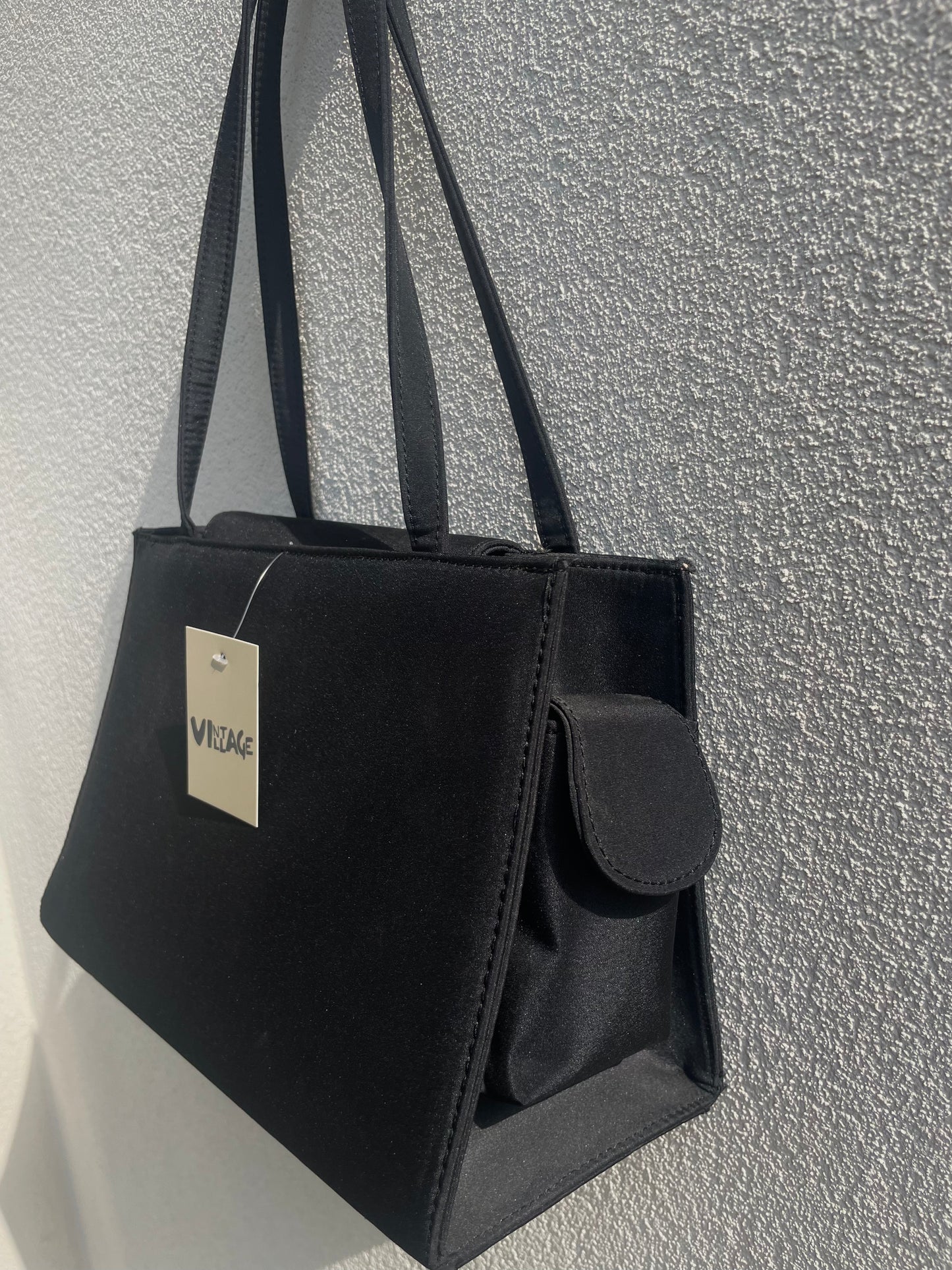 Noir Chic Vintage Purse with Flip Phone Pocket