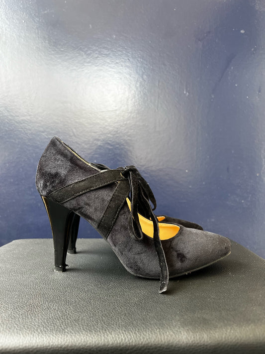 Vintage Bow Velvet Heel