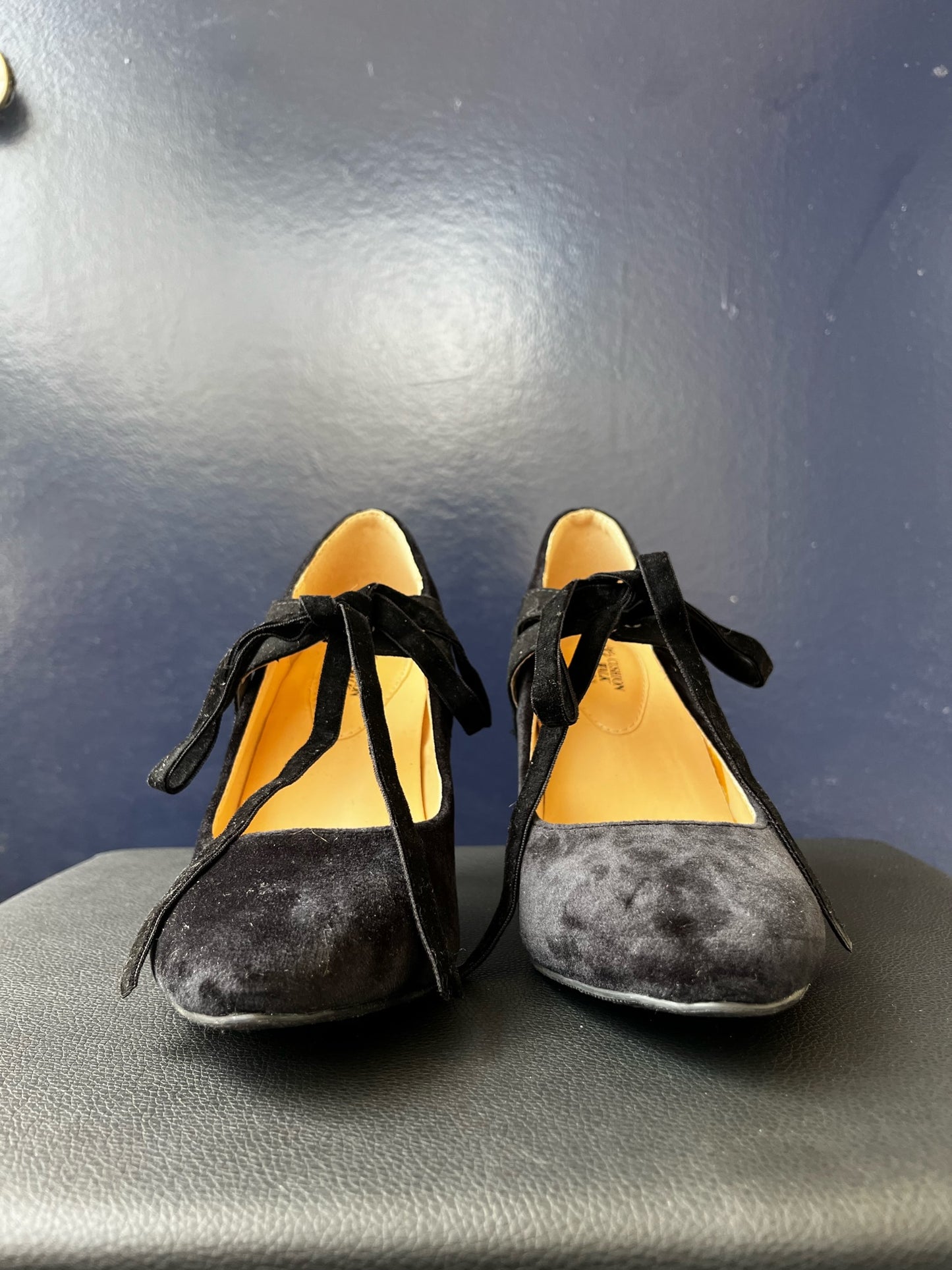Vintage Bow Velvet Heel