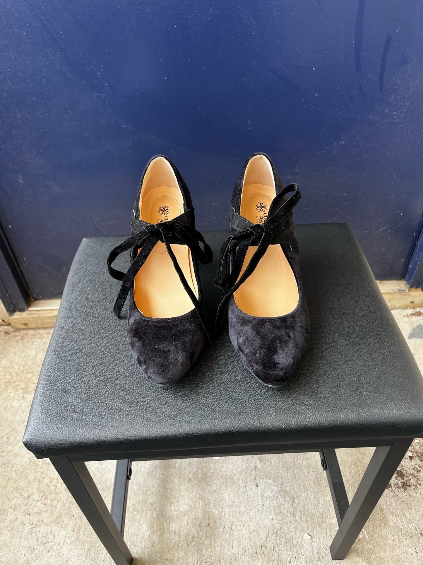 Vintage Bow Velvet Heel