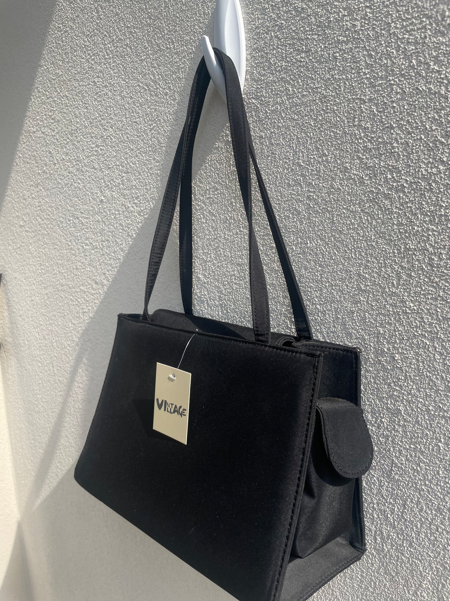 Noir Chic Vintage Purse with Flip Phone Pocket